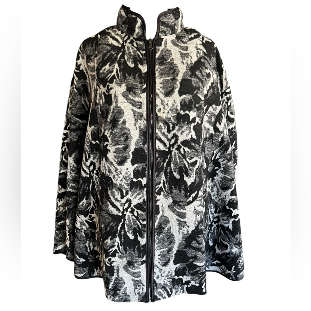 NWT SHYLA One-Size Full-Zip Floral Cape Black White Mock Neck Made in Mexico